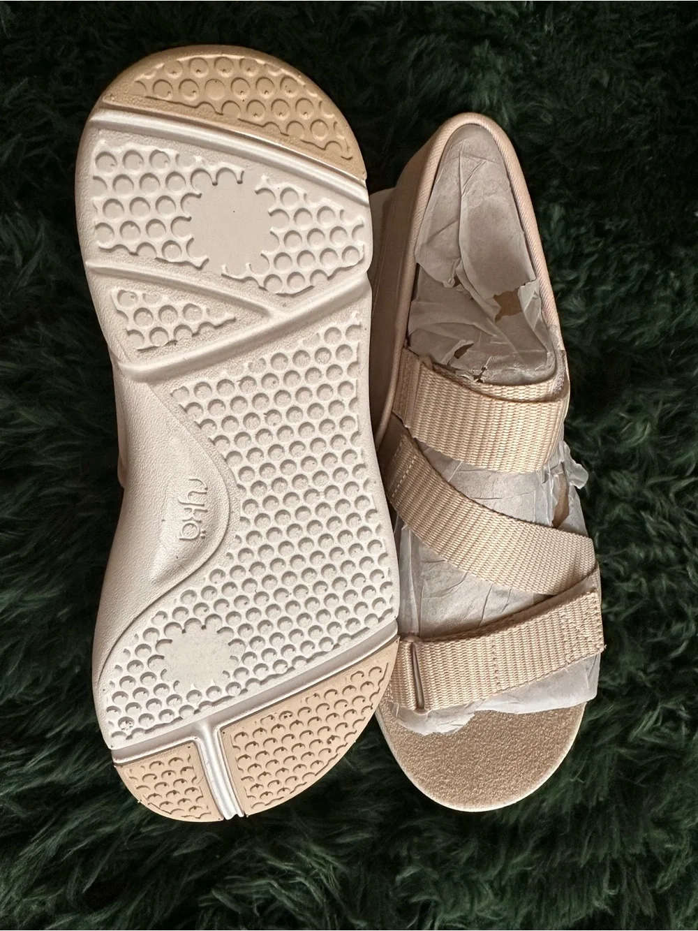 Neutral Beige Strappy Women’s Comfort Sandals Size 7 beige